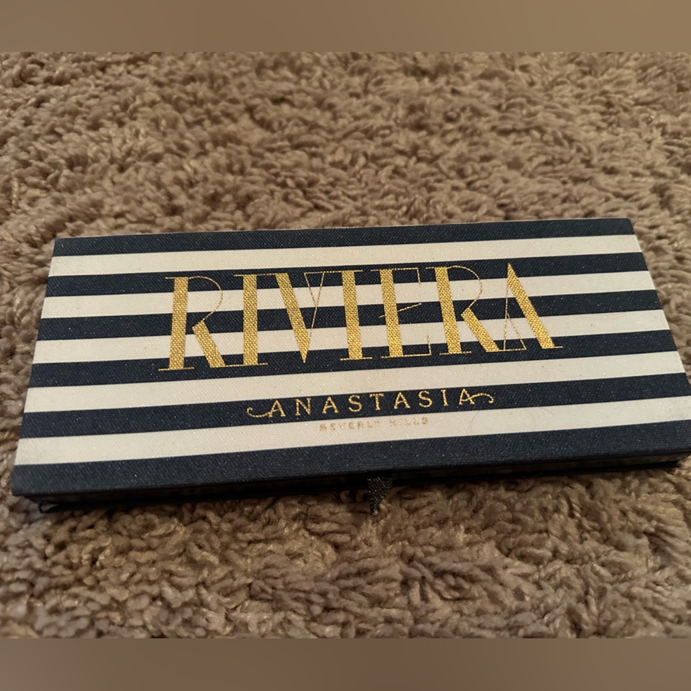 Anastasia BH eyeshadow palette